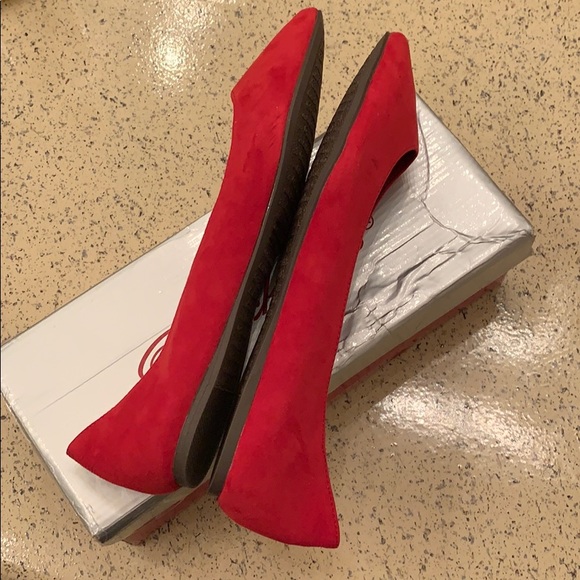Red Pointed Flats - Picture 2 of 3